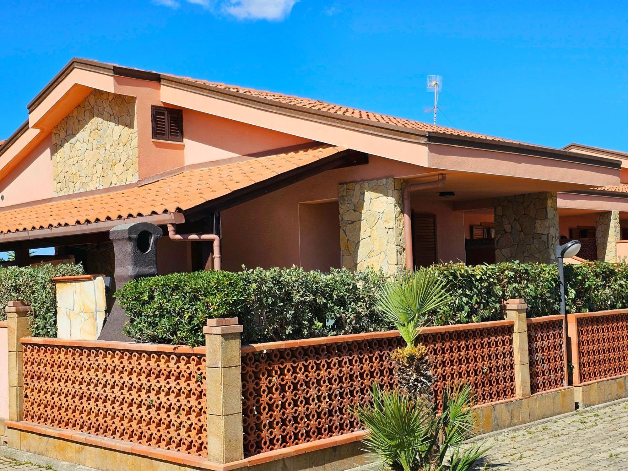 Costa Mediterranea Holiday Homes Campofelice Di Roccella Extérieur photo